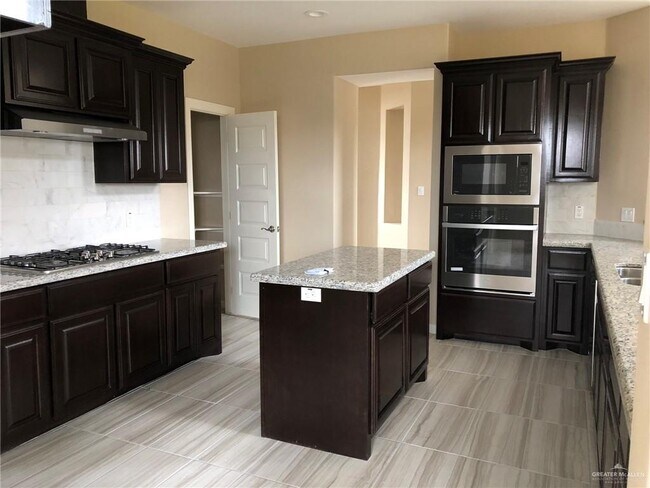 Foto del edificio - 5144 Lost Creek Ln