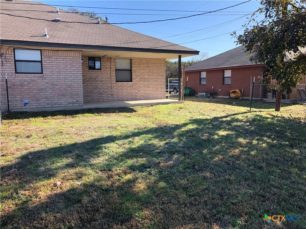 Building Photo - 404 County Rd 4616