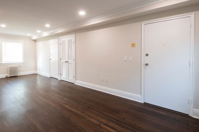 Interior Photo - Leonia Manor