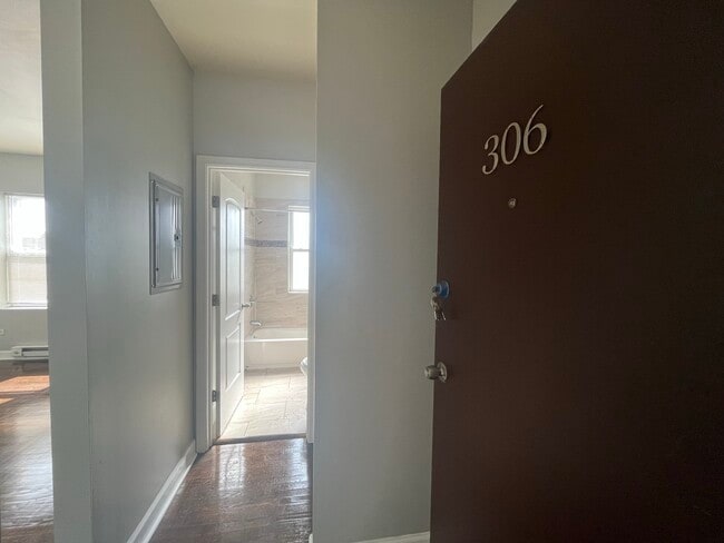 Foto del edificio - 1506 E 67th St