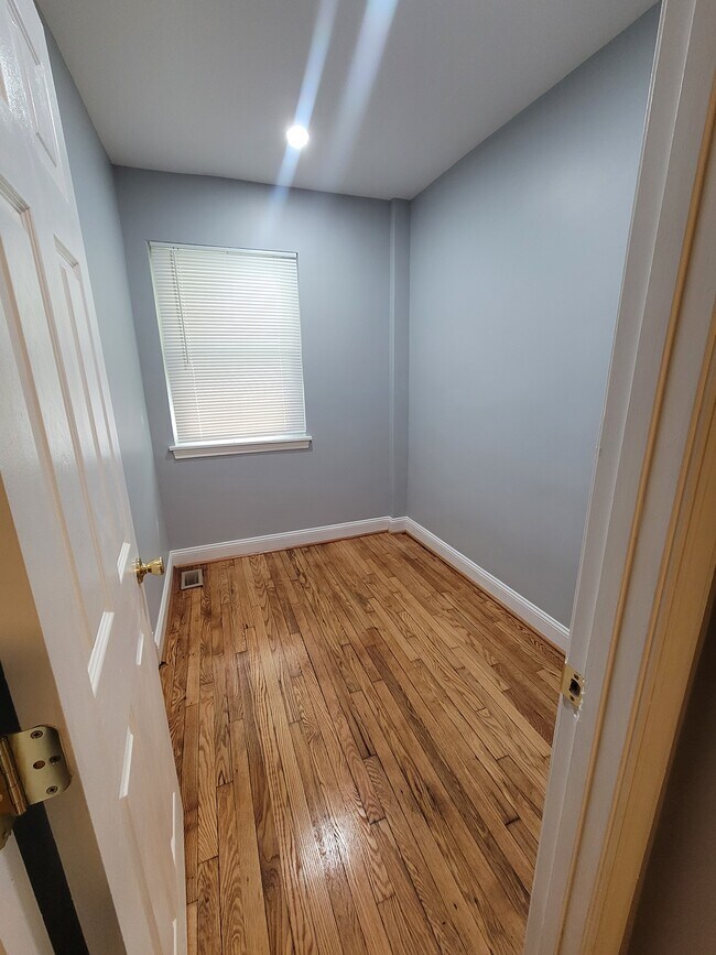 3rd bedroom - 323 34th Pl NE