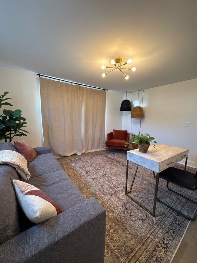 Foto del edificio - Fully Furnished 5 Bed, 3.5 Bath Located In East Nashville's McFerrin Park Neighborhood w/ Flexibl...