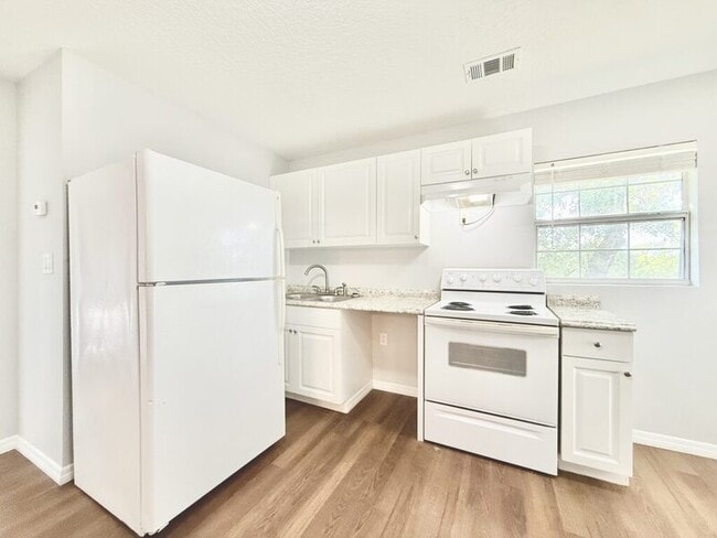 Building Photo - 425 F St