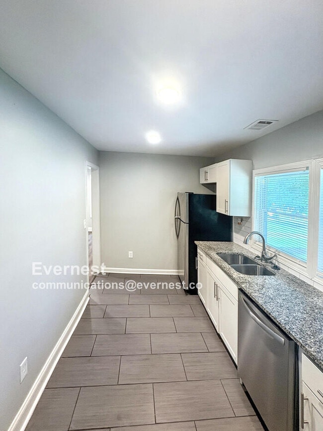Foto del edificio - 2228 Jernigan Dr SE