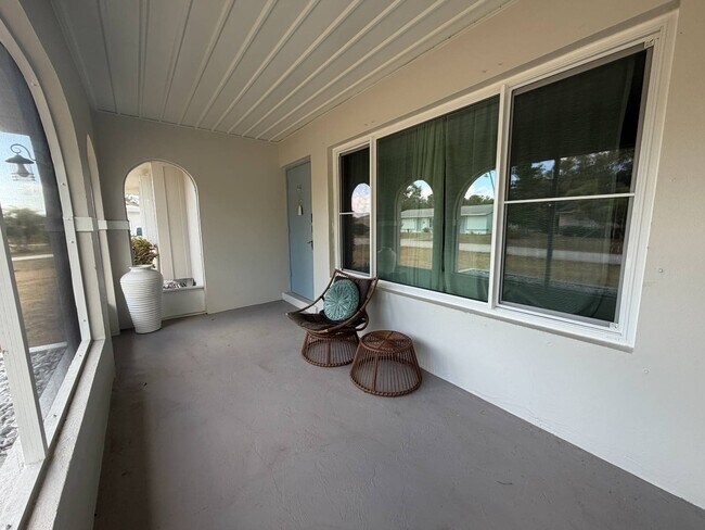 Foto del edificio - 1595 Adrian St