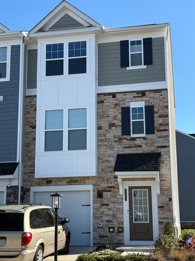 Foto principal - 3 Level Townhome for Rent in Glen Allen