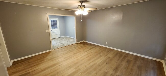 Building Photo - 4 bedroom home in North Columbus