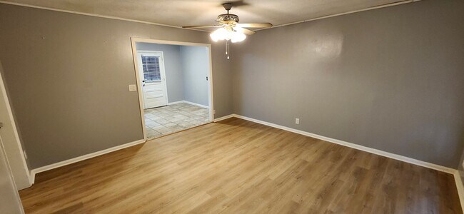 Foto del edificio - 4 bedroom home in North Columbus
