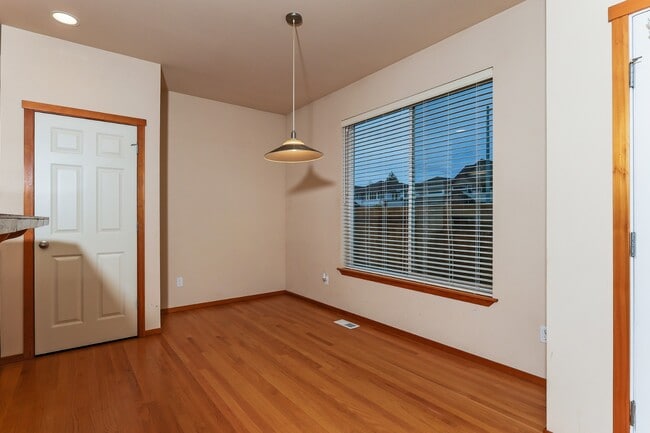 Photo - Stunning Bothell 5-Bedroom with flexible bonus room House