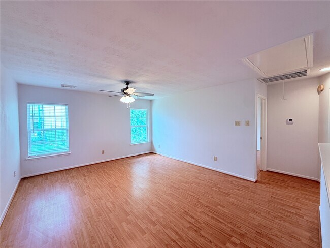 Foto del edificio - 13407 Carruth Ln