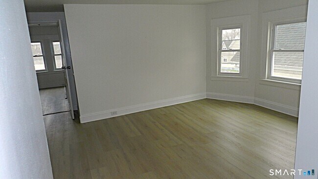 Foto del edificio - 1655 Iranistan Ave