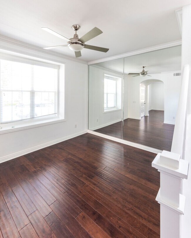 Building Photo - Irvine Condo Now Leasing