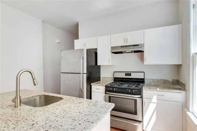 Building Photo - 500 S Hennessey St