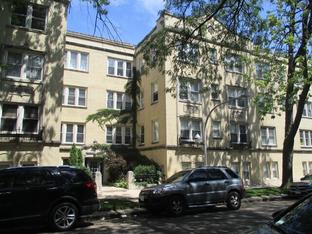 Building Photo - 2608 W Glenlake Ave