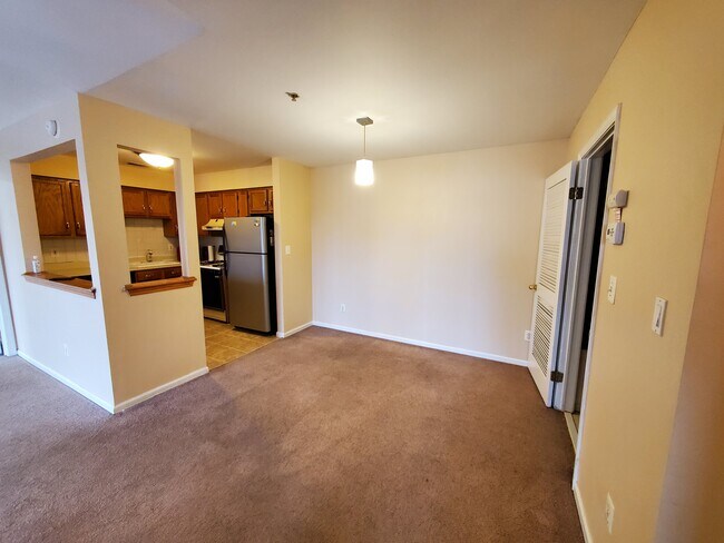 Building Photo - 535 Waterford Dr