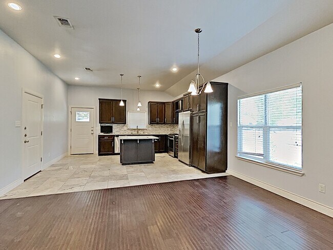 Foto del edificio - 1414 Record Crossing Rd