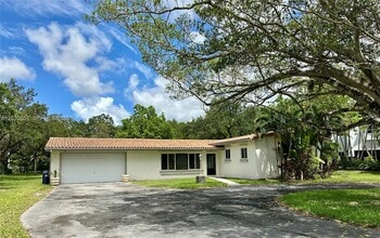 Building Photo - 6801 SW 102nd Ave