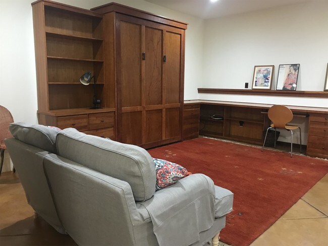 Building Photo - 220 Alvarado Rd