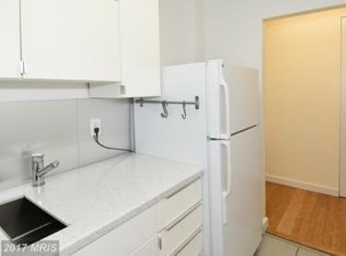 Kitchen - 11 Canterbury Square