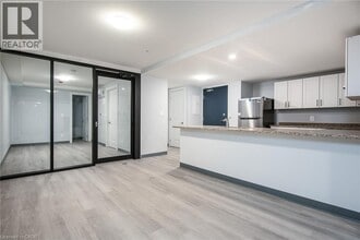 Building Photo - 10 Queen St