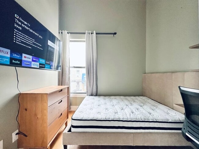 Foto del edificio - Furnished room/NOT APARTMENT