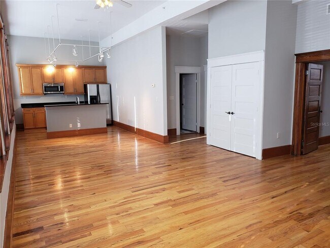 Foto del edificio - 1209 N Franklin St