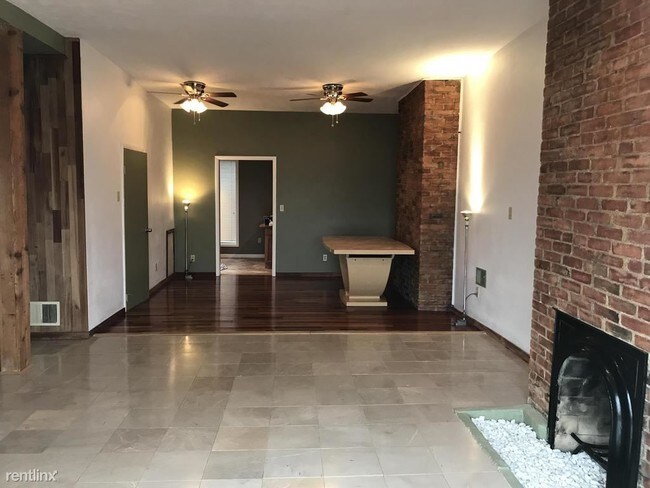 Building Photo - 1 br, 1 bath Apartment - 1764 Perrysville Ave