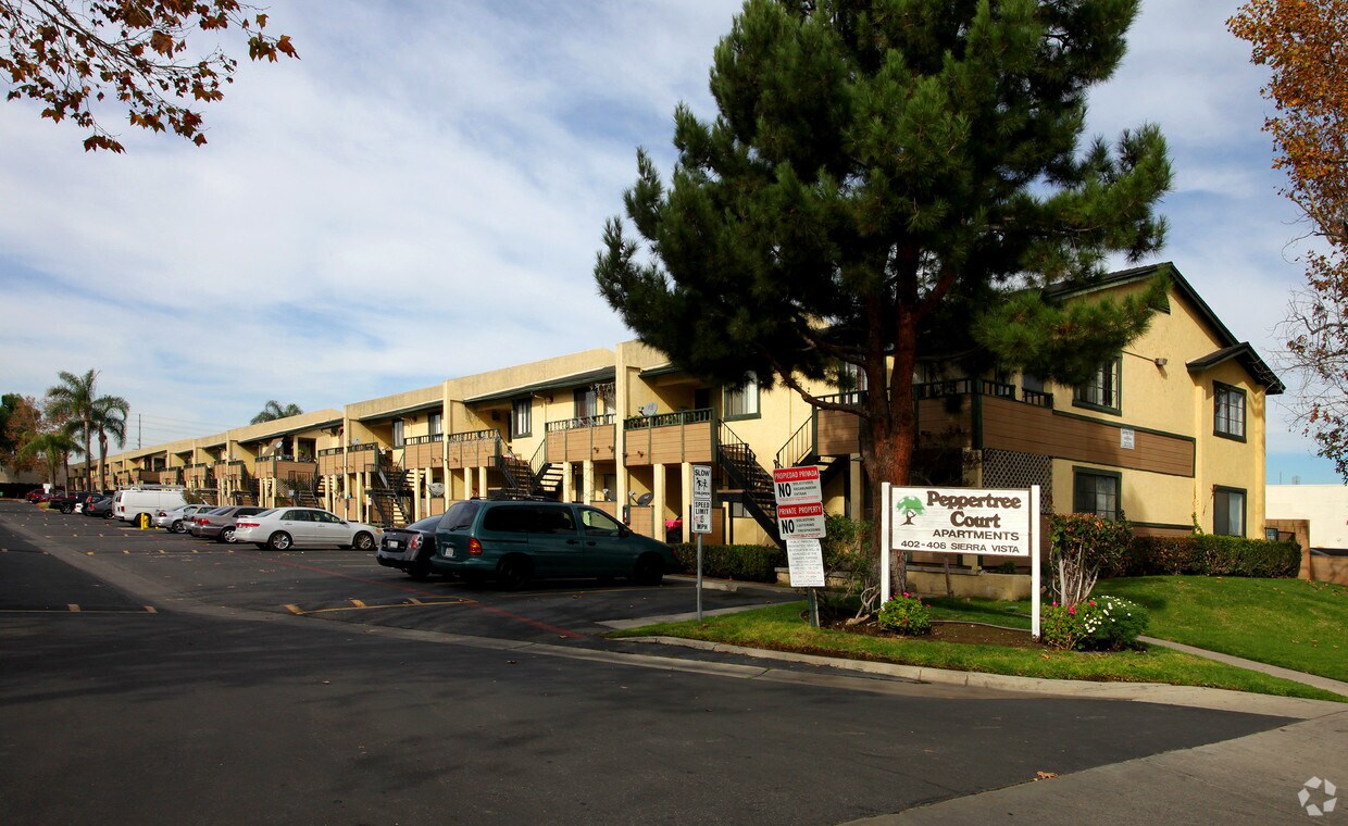 Foto principal - Peppertree Court Apartments