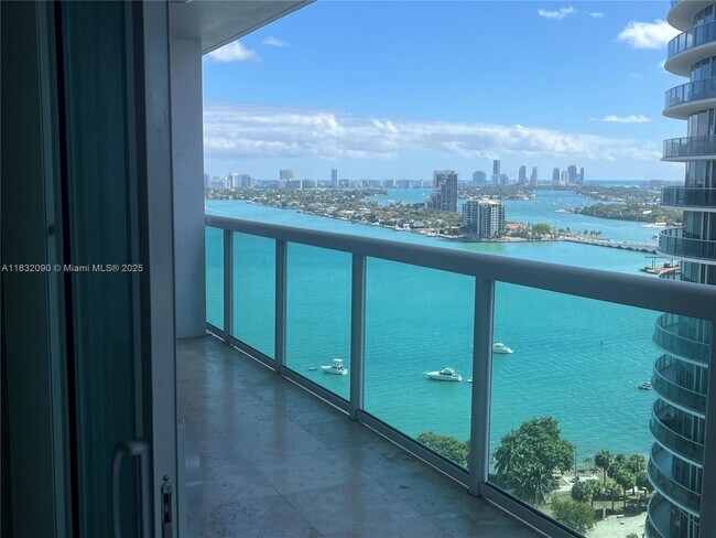 Building Photo - 1800 N Bayshore Dr