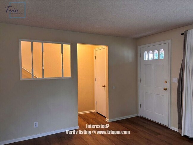 Photo - 1398 Corum Ave House