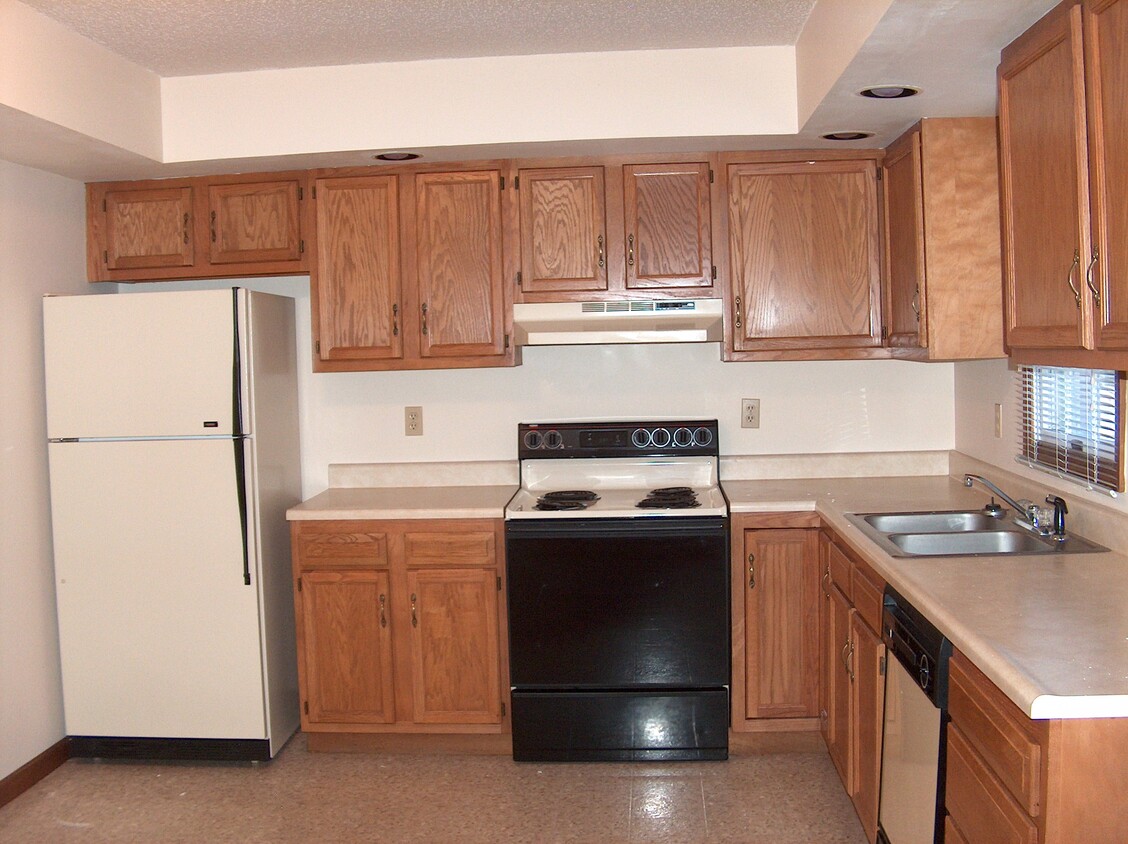 Nice eat in kitchen - 813 E Franklin St
