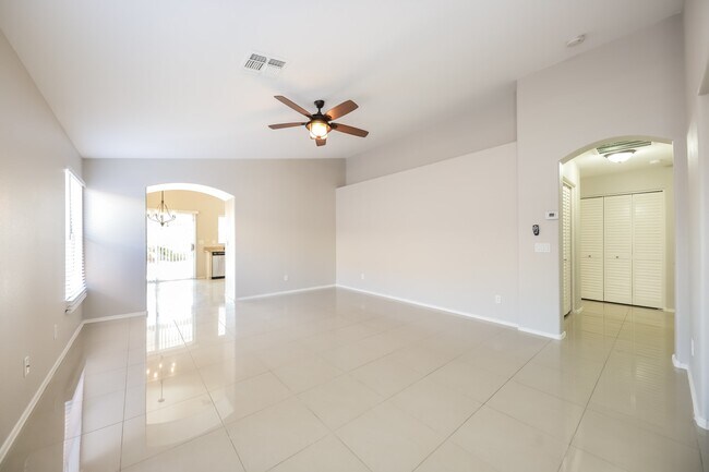 Foto del edificio - 15439 W Gelding Drive
