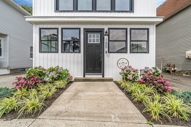 Building Photo - 155 Broadway