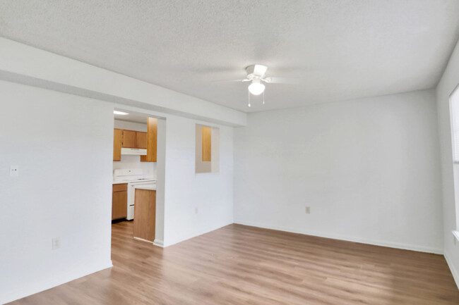 Sala de estar Southwind Place Apartments - Southwind Apartments