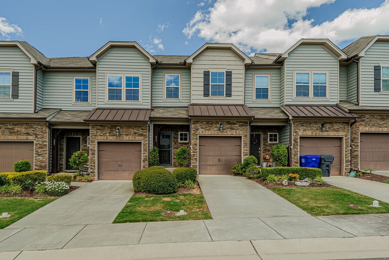 Primary Photo - Delightful 3 Bedroom, 3 Bathroom Waterston...
