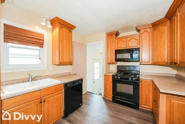 Building Photo - 6303 Northcliff Ave