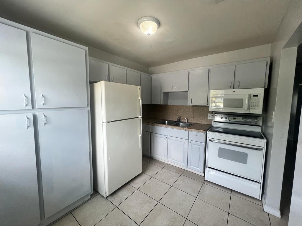Foto principal - 3210 Louisiana Ave