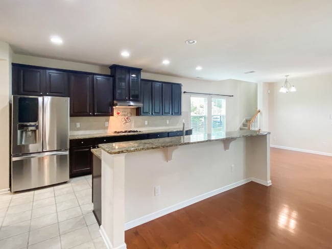 Building Photo - 2121 Aventon Ln