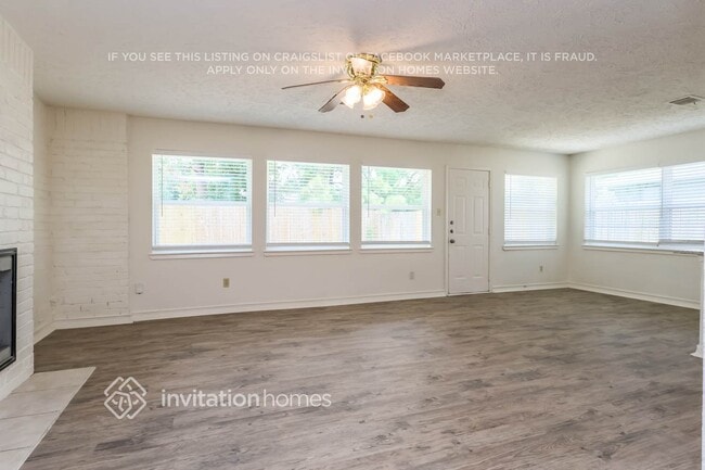 Building Photo - 15911 Timber Valley Dr