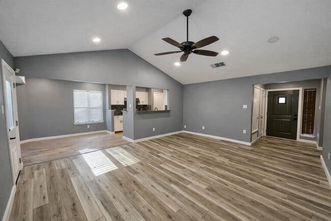 Foto del edificio - 6901 Shannon Dr