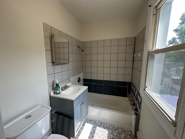 Building Photo - 144 Van Horne St