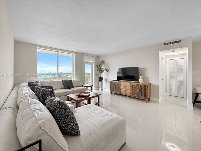 Foto del edificio - 10185 Collins Ave
