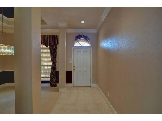 Building Photo - 7801 Roaring Ridge Dr