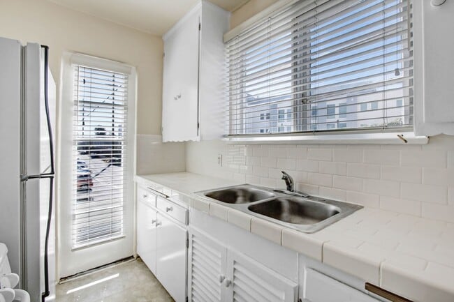 Foto del edificio - 2202-2206 20th St in Santa Monica!  Near Ocean Park Blvd.