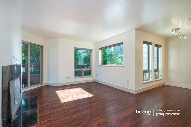 Building Photo - 711 E Denny Way