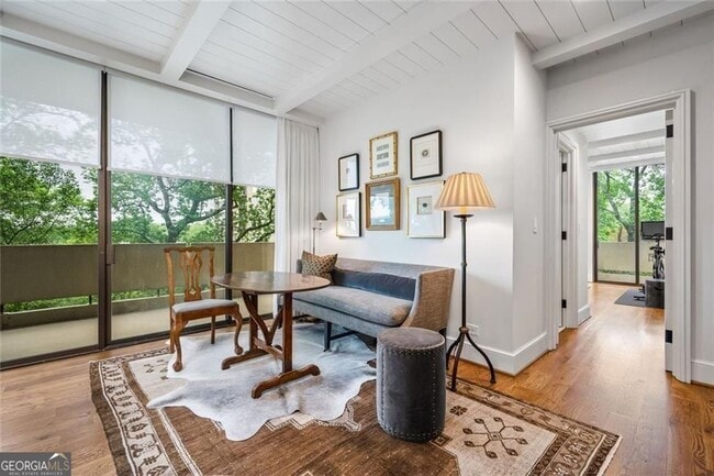 Foto del edificio - 2575 Peachtree Rd NE