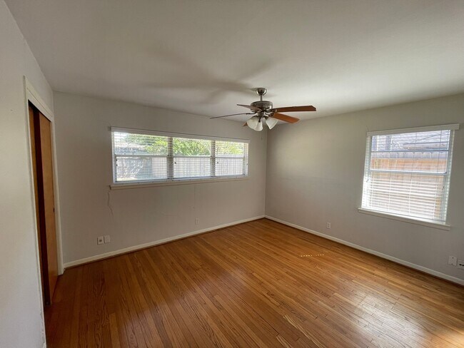Foto del edificio - 4810 Hummingbird St