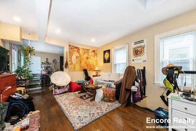 Foto del edificio - 1566 Tremont St