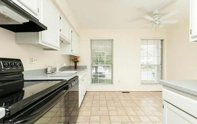 Building Photo - 48 Lambeth Bridge Ct