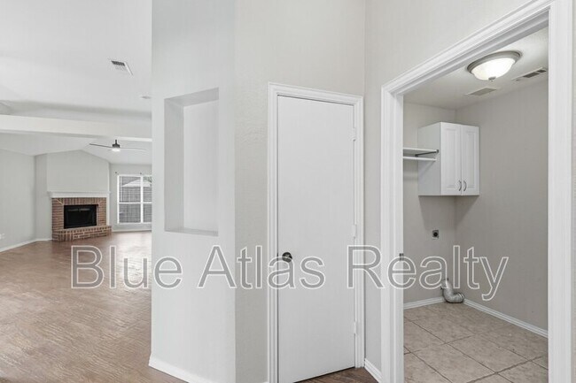 Foto del edificio - 1012 Waterview Dr